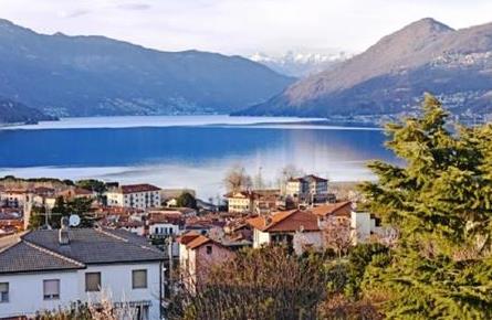 Cerchi una casa vista lago? Desideri una soluzione sul Lago Maggiore?